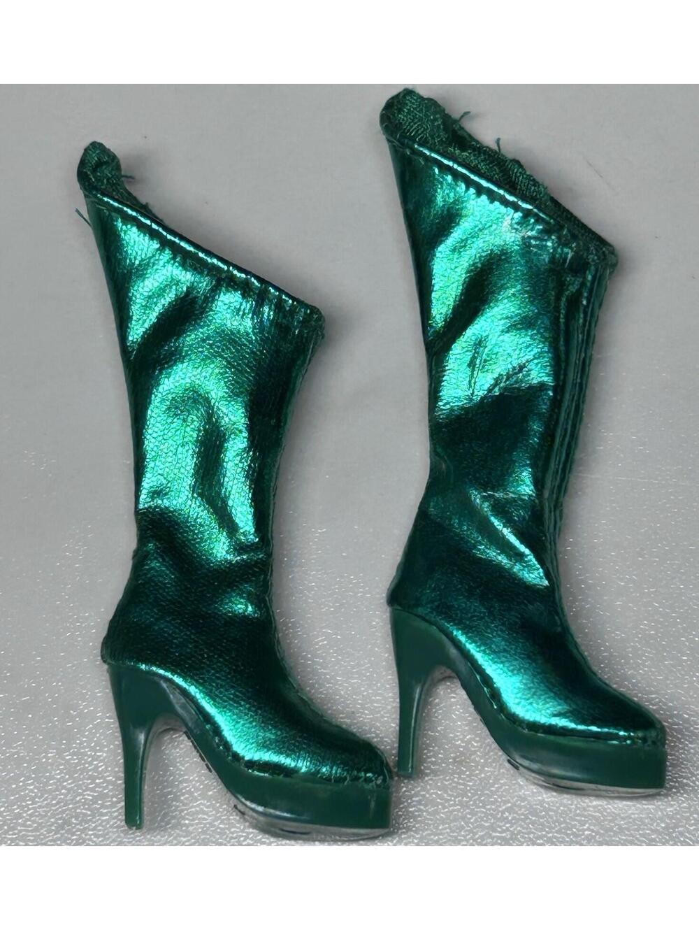 Barbie Doll Poison Ivy 2004 Green Boots #B5838 DC Comics